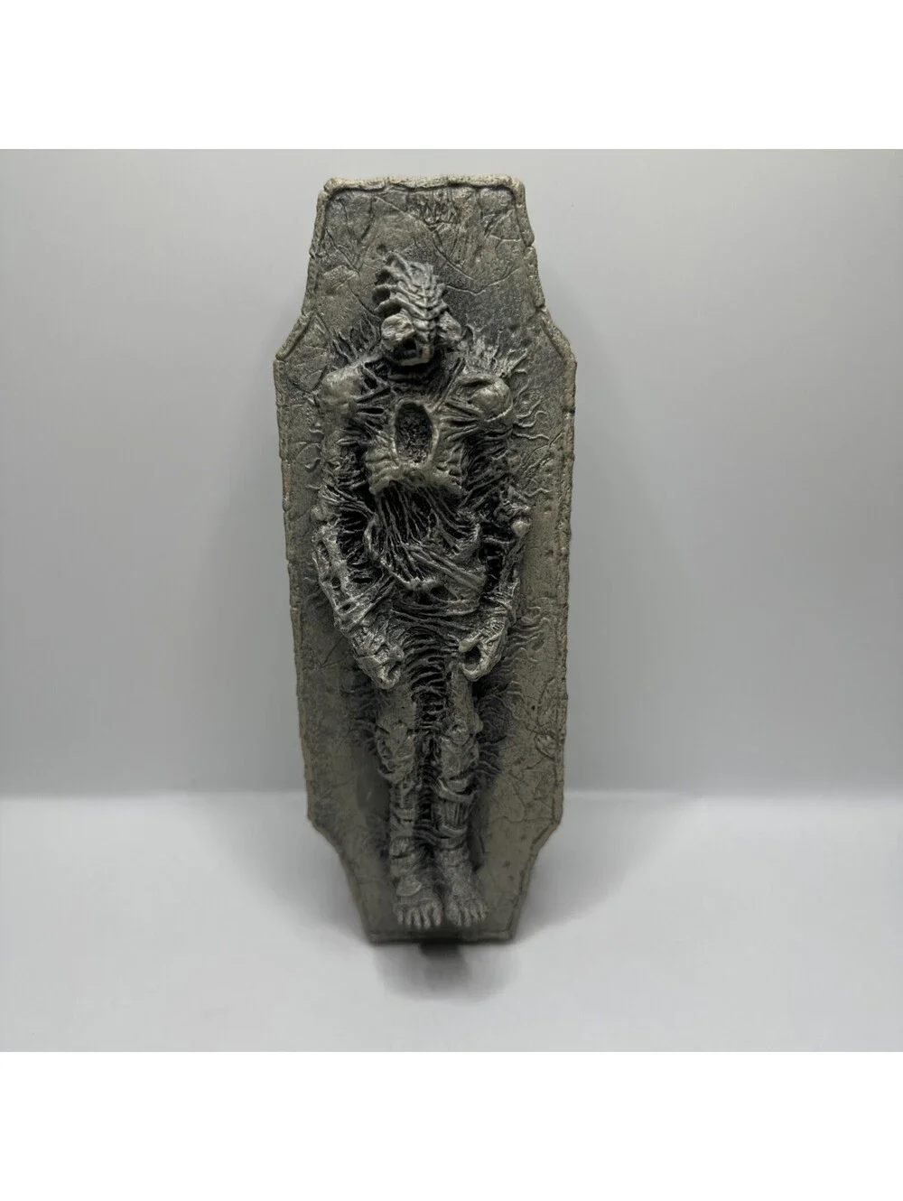 2004 Aliens vs Predator McFarlane AVP Figure Tomb Sarcophagus 7.5